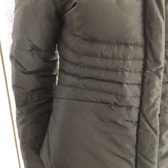 Calvin Klein size M puffer coat - zip pockets and detachable faux fur lined hood - Picture 4 of 11